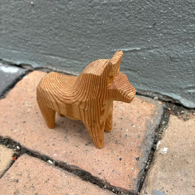 Dalarhest, ubemalet - 10 cm høj - 