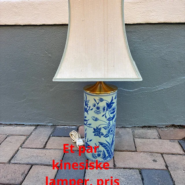 Et par kinesiske lamper. Stemplet. 